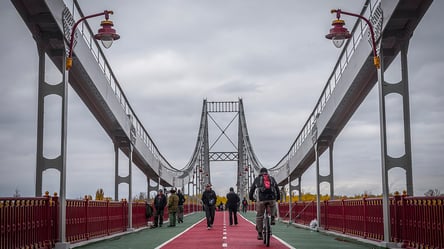 У центрі Києва врятували чоловіка від самогубства. Відео - 285x160