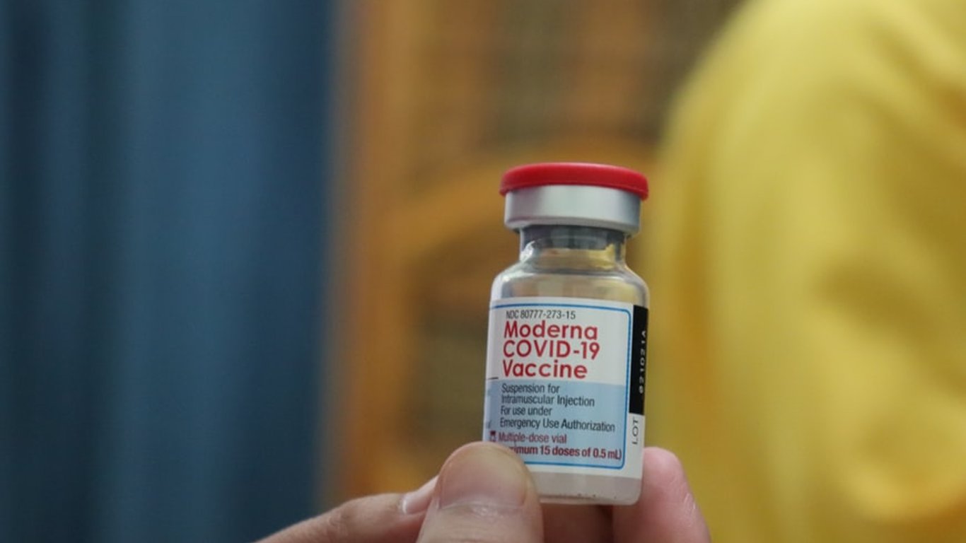Вакцина проти Омікрону - Moderna розпочала випробування препарату