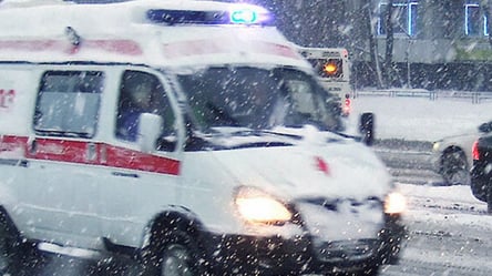 У Києві швидка допомога не могла проїхати по дорозі: подробиці. Відео - 285x160