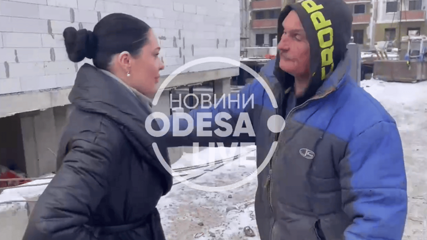 В Одессе на стройке напали на съемочную группу Odesa.LIVE