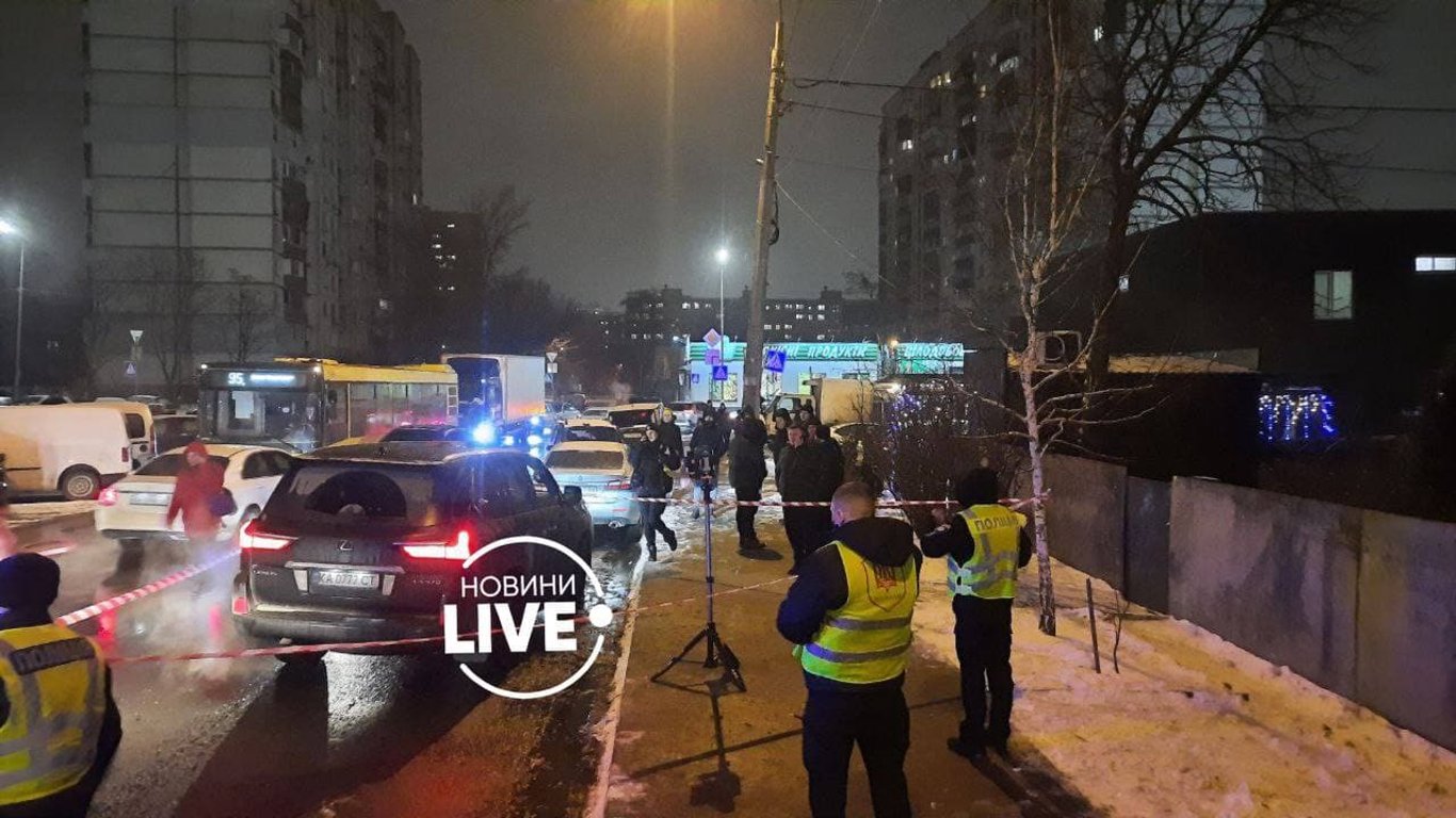Замах у Києві - невідомі розстріляли іномарку