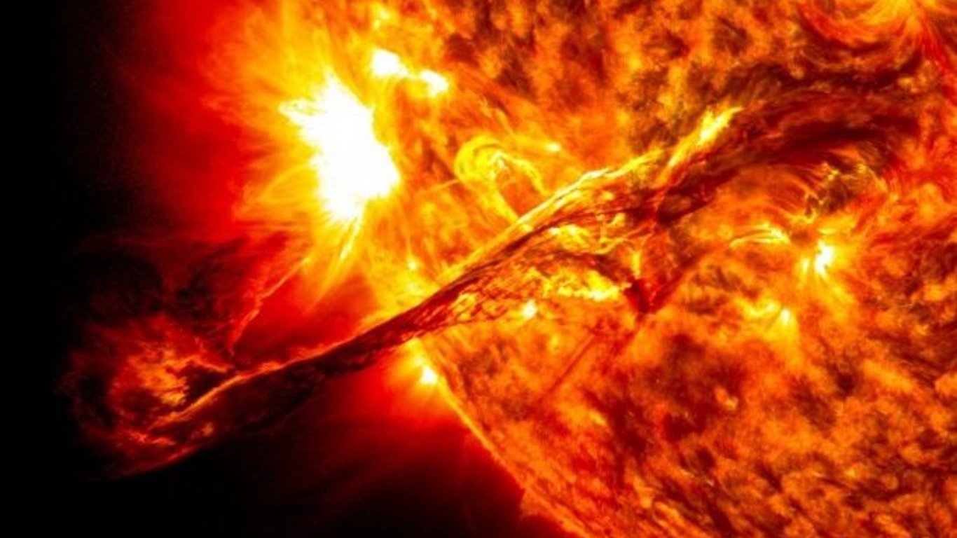 Ученые раскрыли тайну загадочных вспышек на Солнце