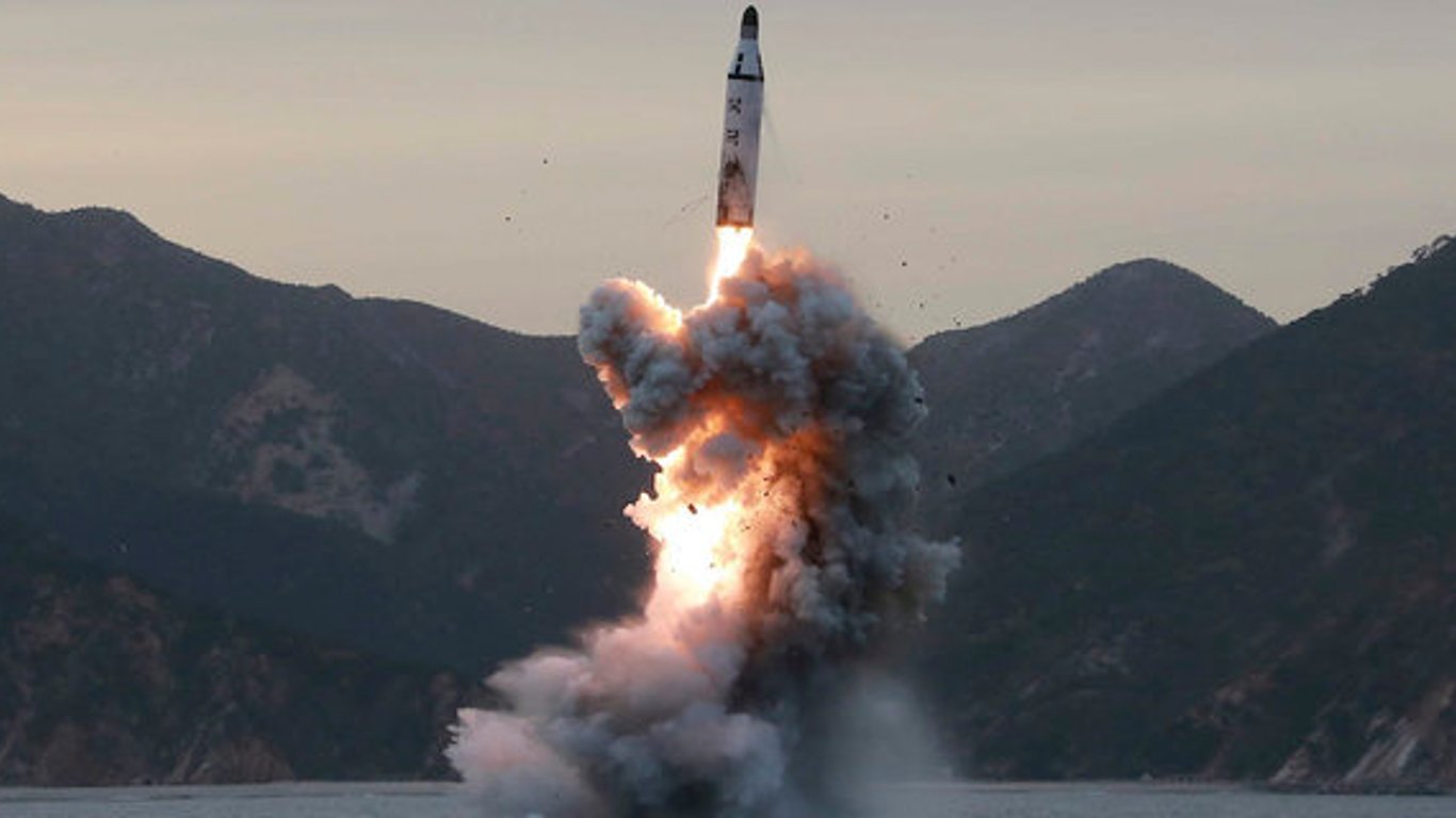 Північна Корея випустила ракету у сторону Японського моря – подробиці
