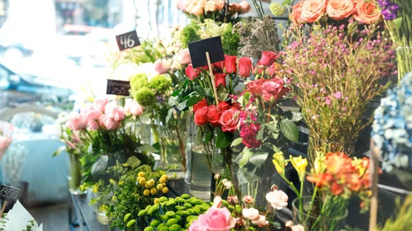 Конфликт в Житомире перерос в погром цветочного магазина