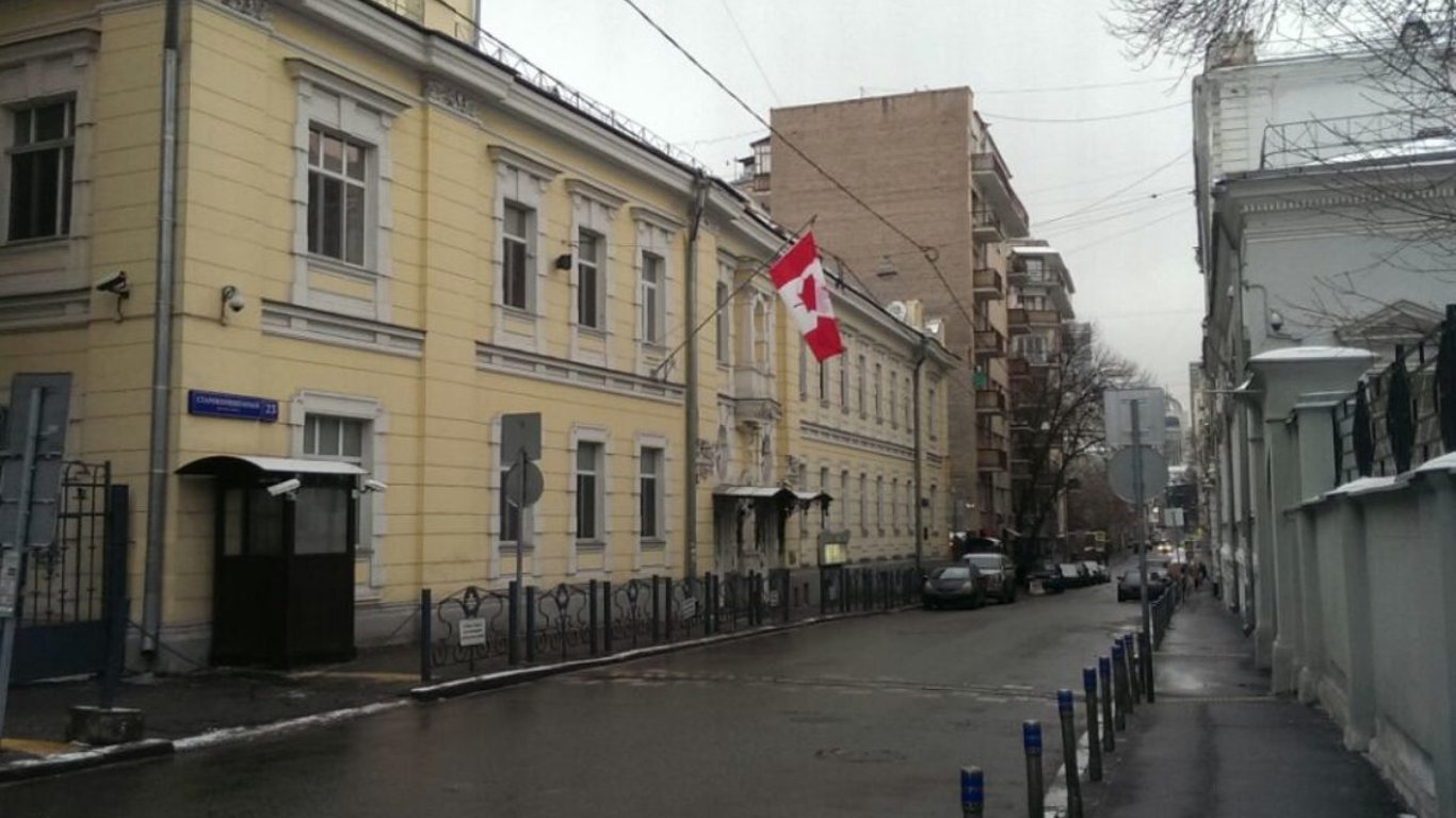 Канада временно отзывает послов из Украины - что известно