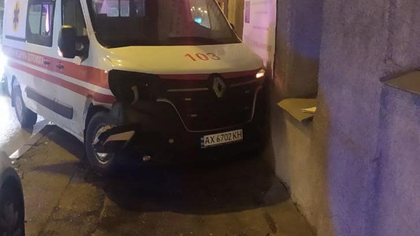 У центрі Харкова в аварії двох автомобілів постраждав лікар