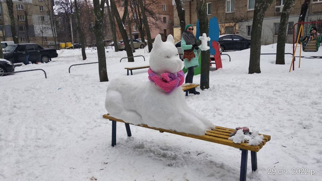 На выходных в парках Харькова состязались в креативности снеговиков