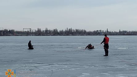 У Дніпрі підлітки провалилися під лід: один з них потонув. Фото - 285x160