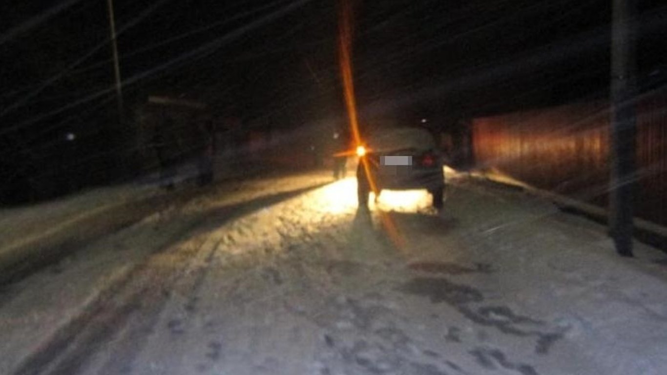 Пьяный водитель сбил 16-летнюю девушку на Житомирщине - она умерла по дороге в больницу