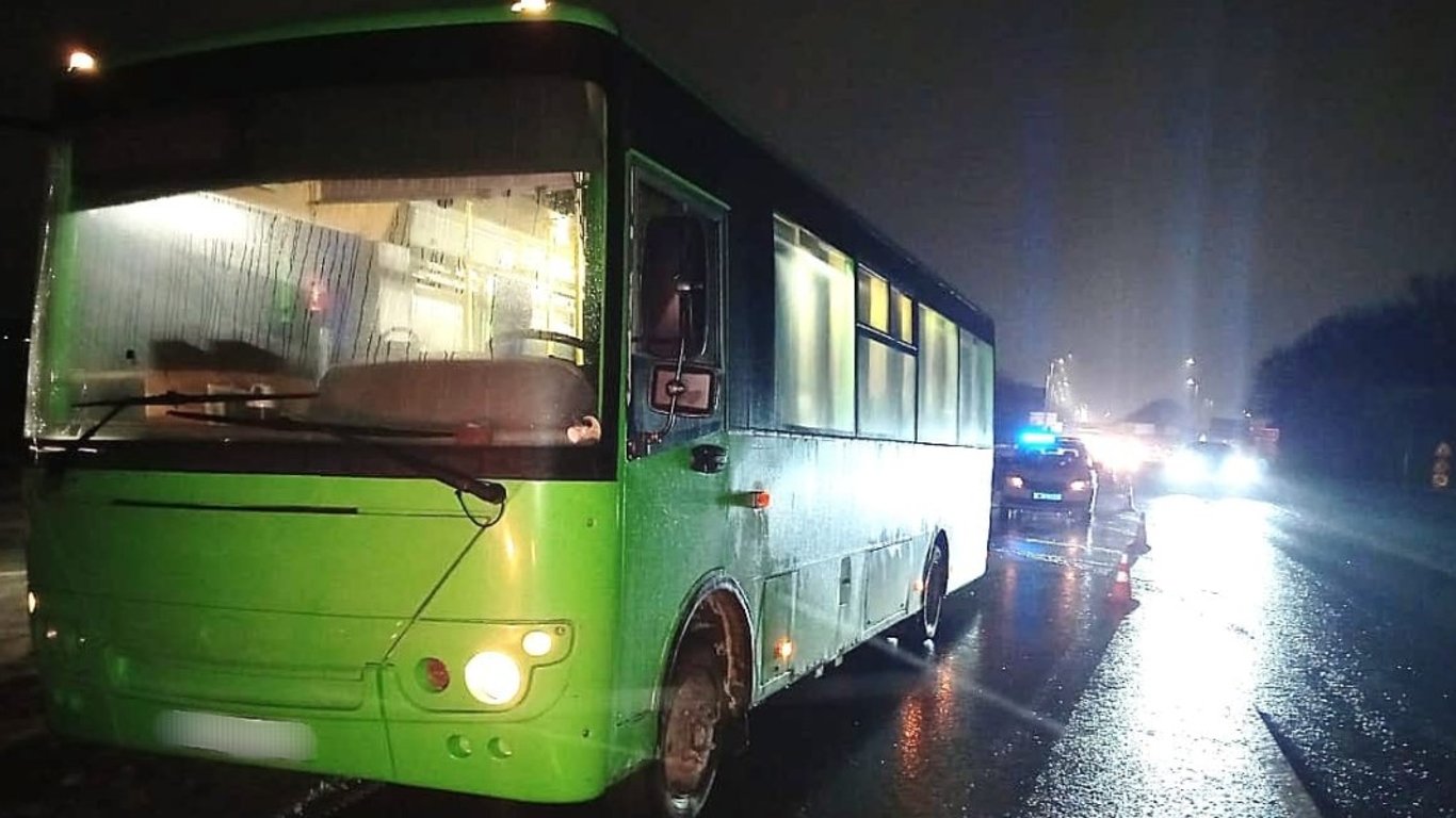 ДТП під Києвом - автобус наїхав на чоловіка