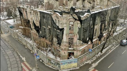 На Подоле разрушается уникальный дом XIX столетия. Фото - 285x160