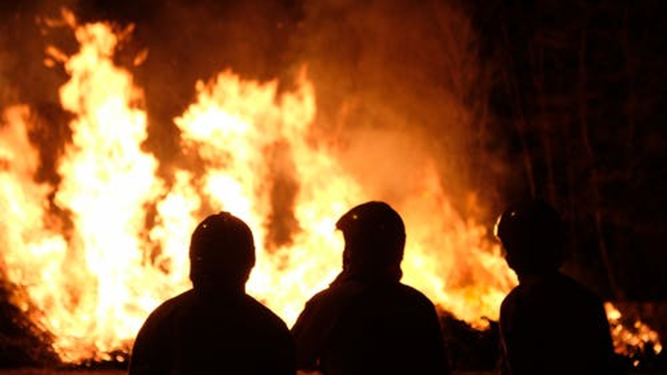 В Одессе ночью полностью сгорел автомобиль
