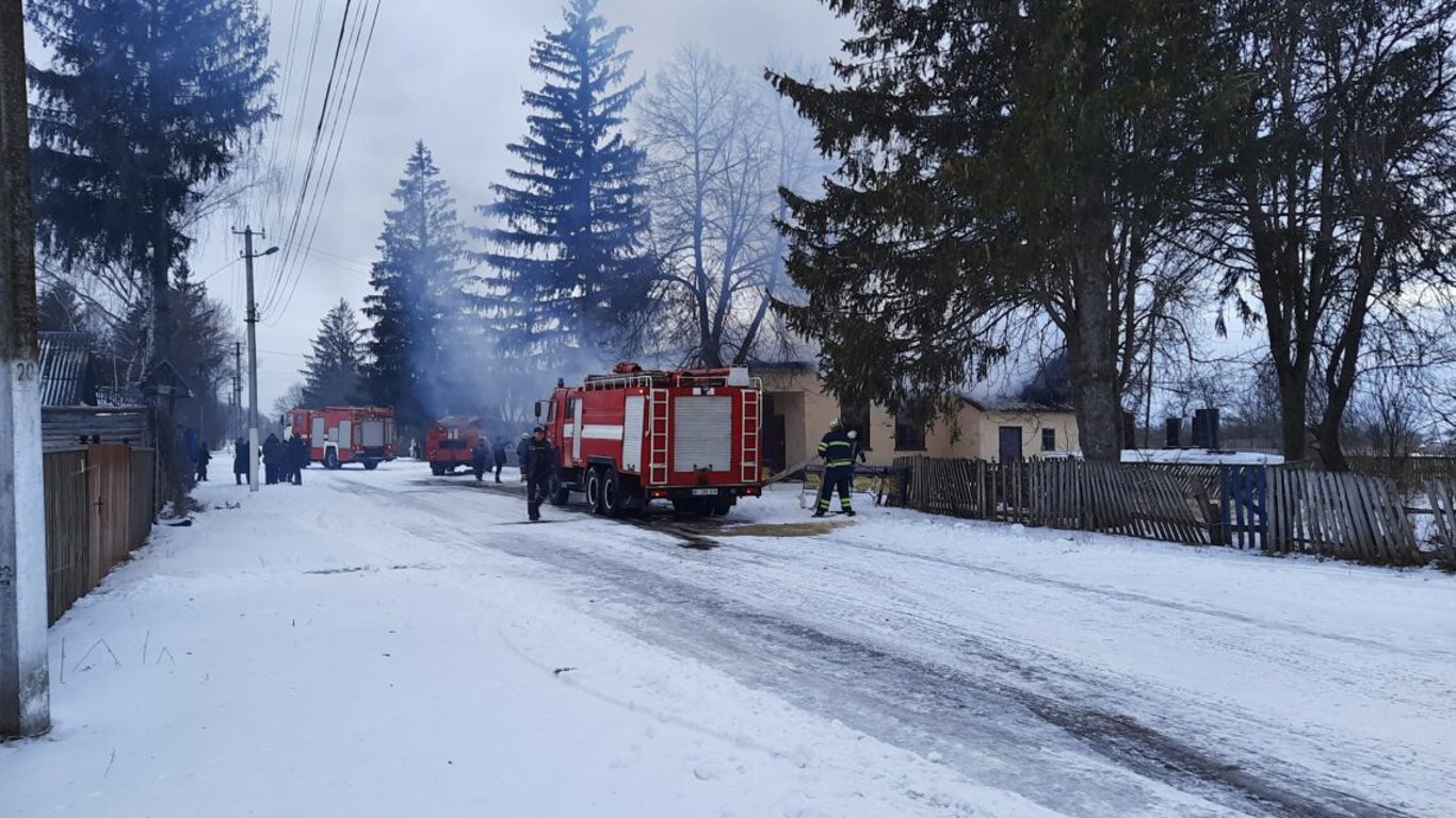 Пожар в Киевской области - сгорели сельсовет и библиотека