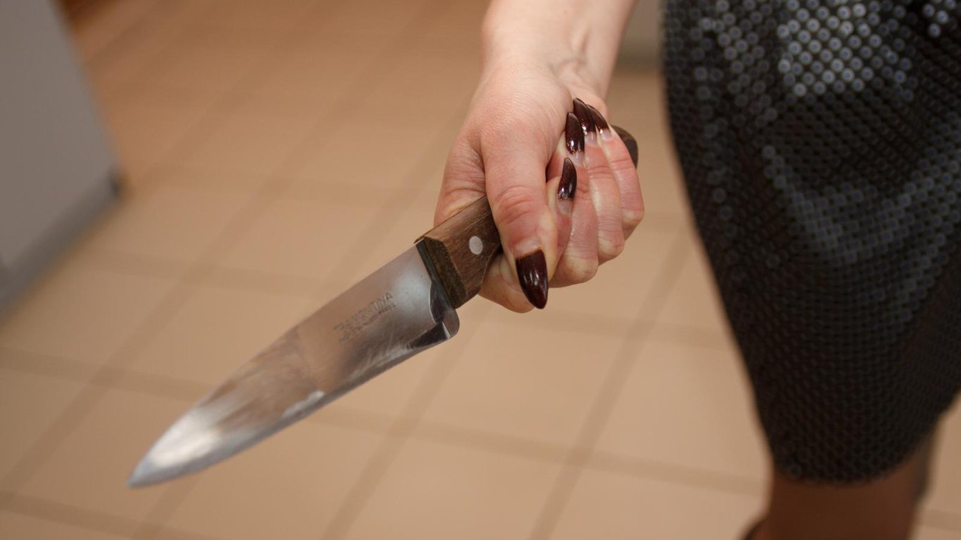 У Київській області жінка штрикнула ножем співмешканця - що відомо