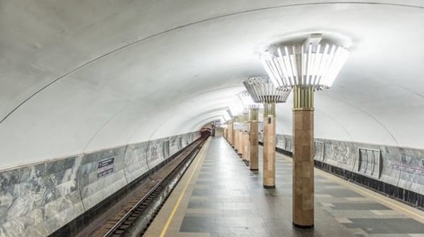 В метро Харькова парочка устроила пикантные развлечения: видео