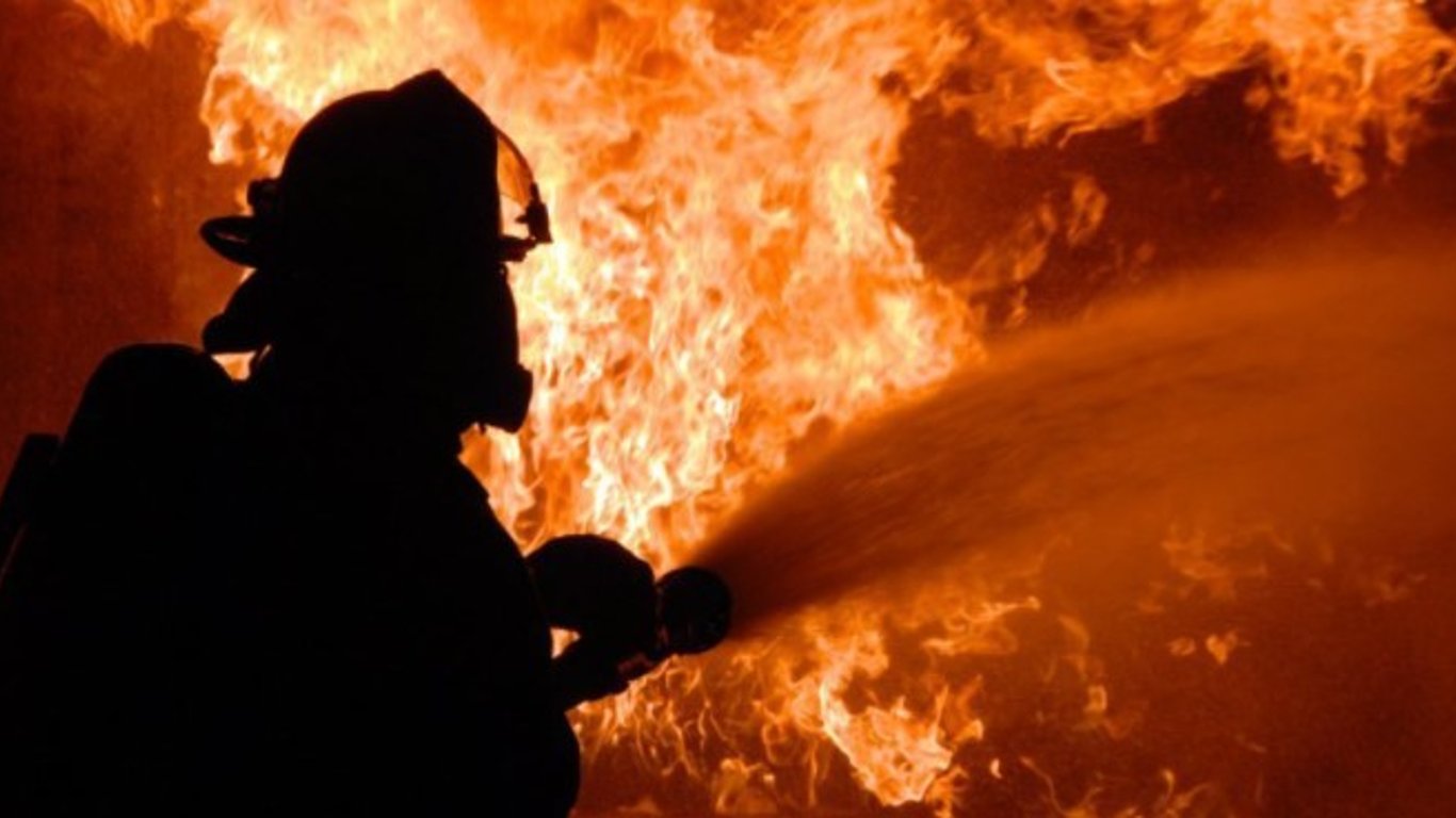 Пожар в Киеве - дотла сгорела станция техобслуживания авто - видео