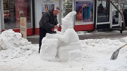 Харьковчанин создал сказочные скульптуры из снега среди улицы. Фото - 285x160