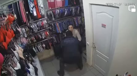 В Кривом Роге мужчина пытался изнасиловать продавщицу нижнего белья: видео - 285x160