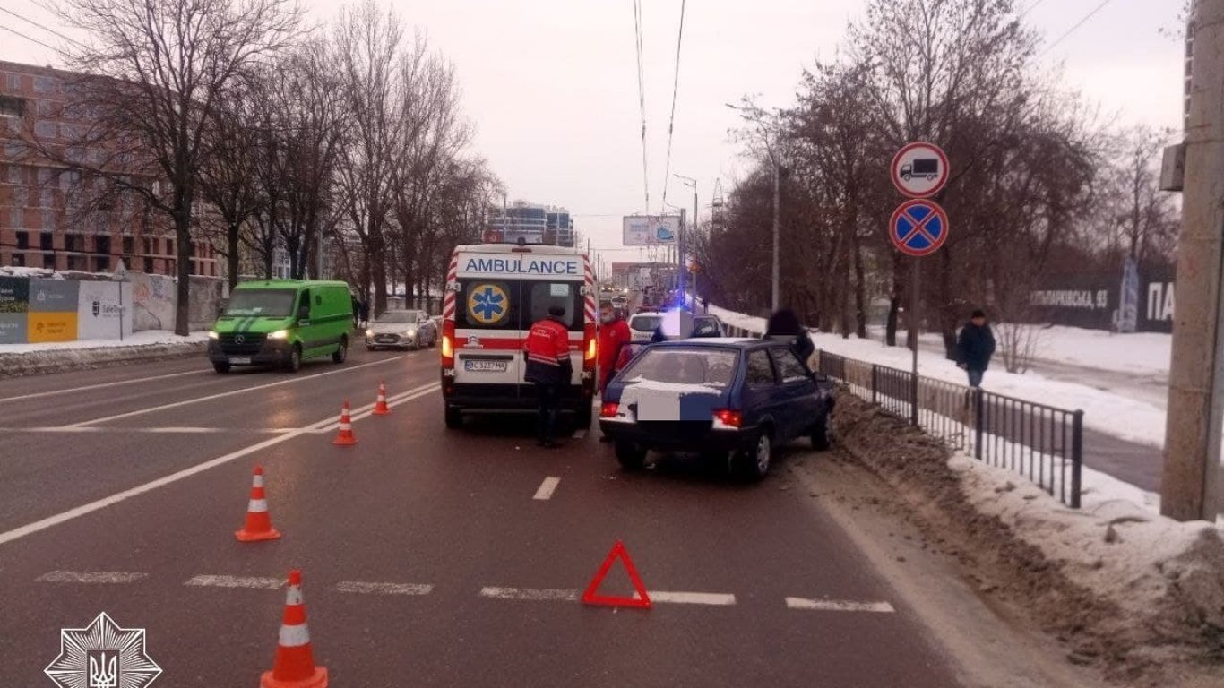 У Львові водій збив літню жінку – відео ДТП