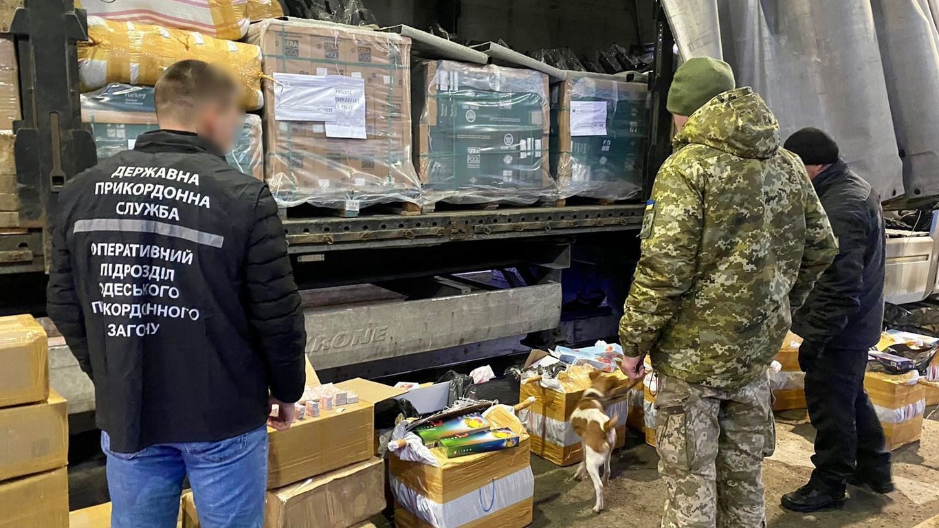 В Одесской области задержали масштабную партию контрафактных акцизных марок