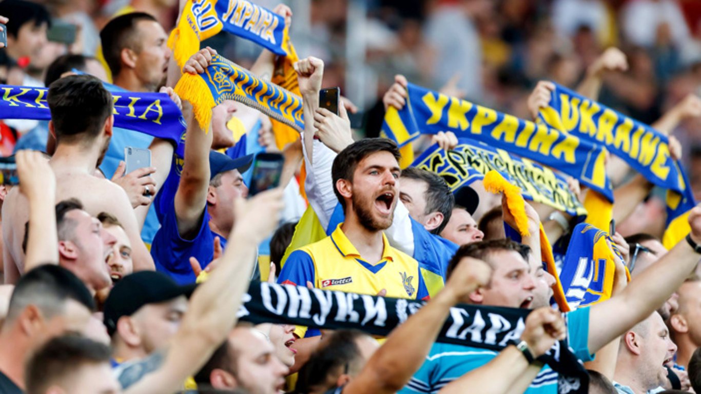Українські вболівальники в півфіналі Євро-2022 з футзалу заспівали про Путіна