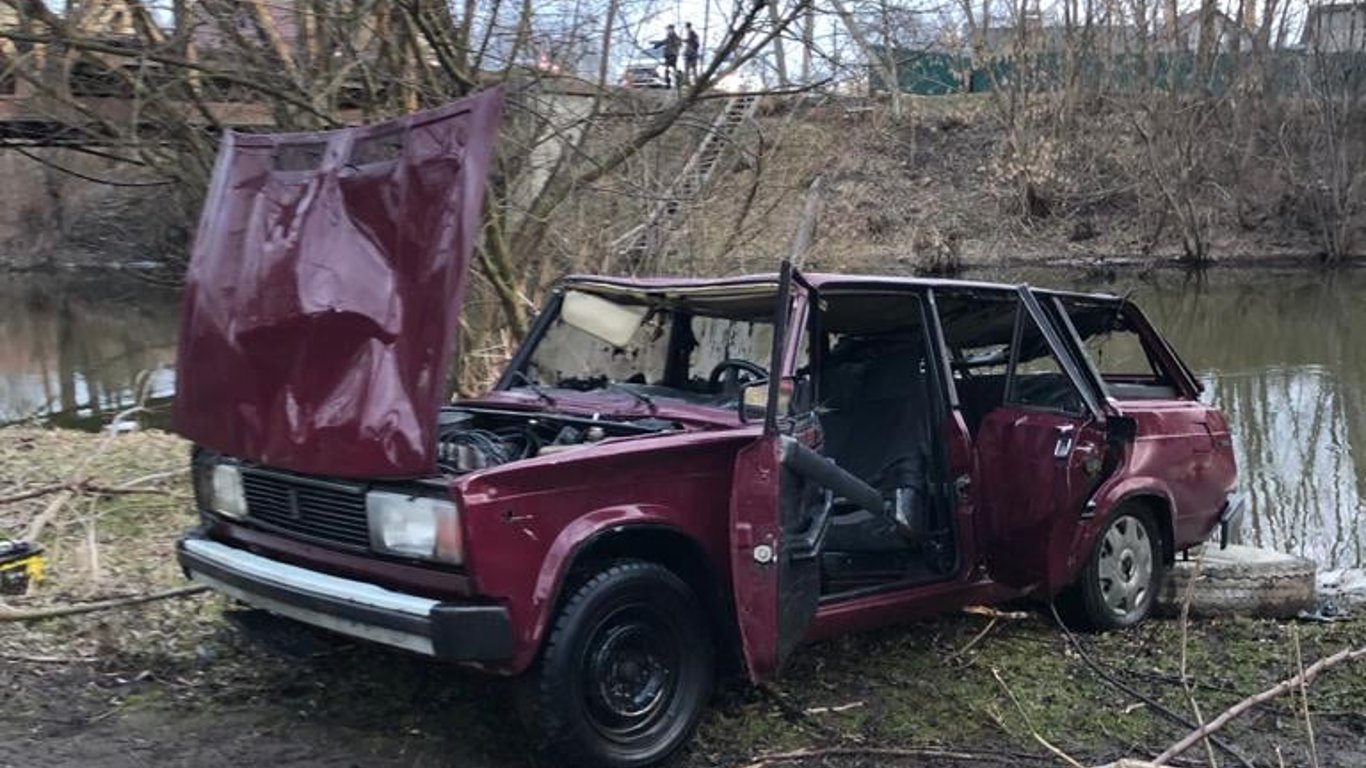 У Червонограді водій зірвався з мосту у річку - чоловік помер на місці ДТП