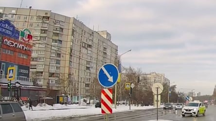На червоне світло по зустрічній через перехід: водії показали, як їздить таксі в Харкові. Відео - 285x160