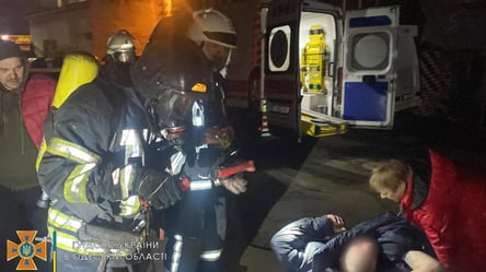В Одесі вогнеборці врятували двох чоловіків з пожежі. Фото - 285x160