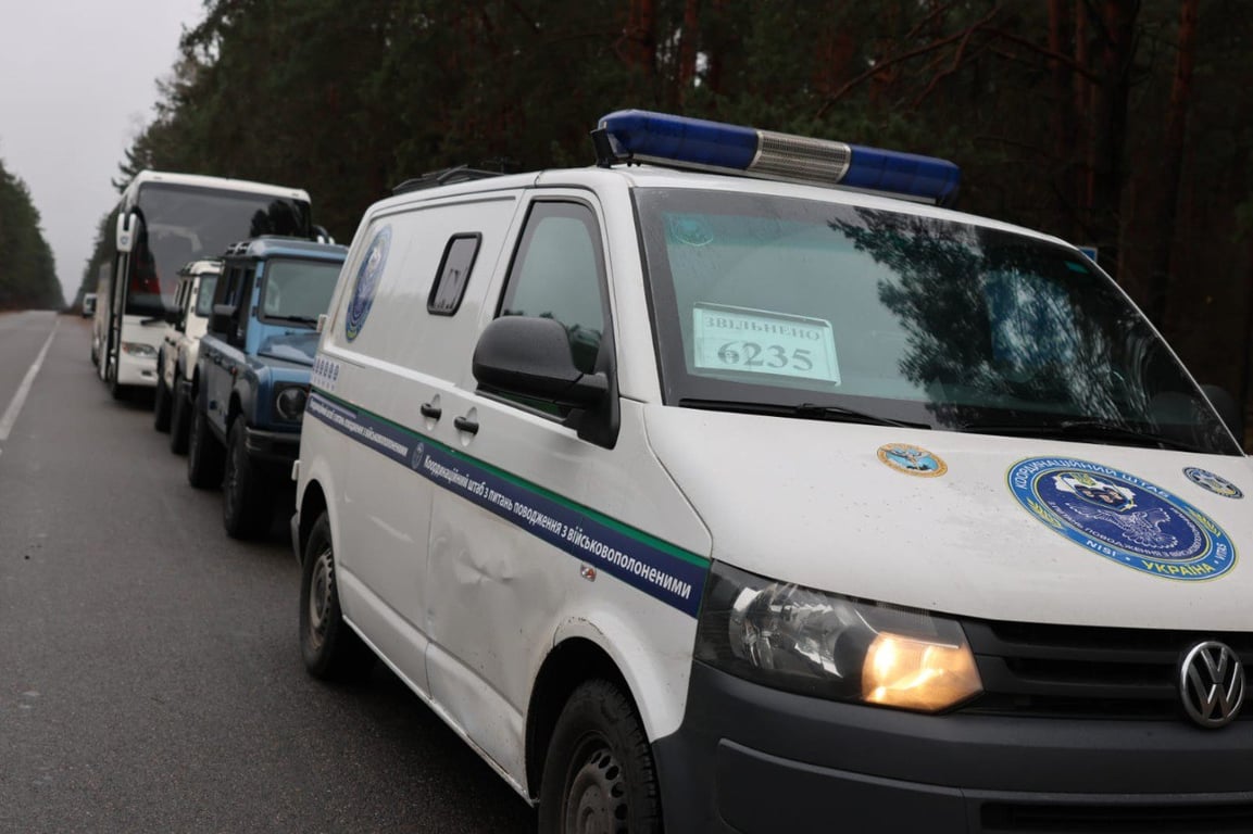 В Україну з Білорусі повернули цивільних