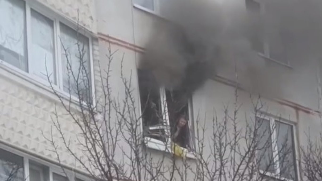 В Харькове во время пожара в многоквартирном доме пострадала пенсионерка