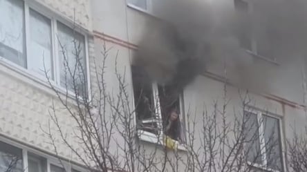 У Харкові під час пожежі в багатоквартирному будинку постраждала пенсіонерка. Подробиці - 285x160