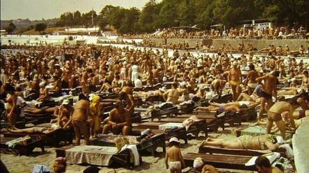 Всюди люди: як виглядав пляж Ланжерон у 70-х роках. Фото - 285x160