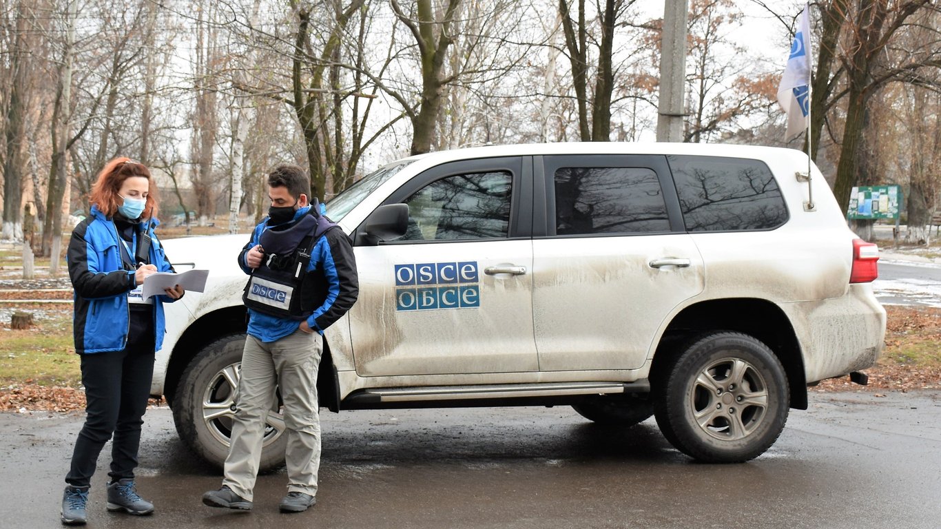 Війна на сході України - ОБСЄ помітила скупчення техніки Росії в населених пунктах