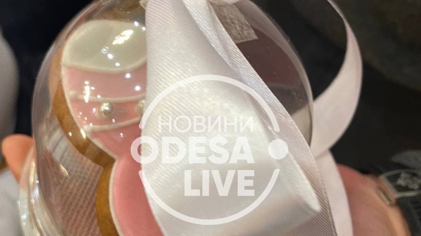 Депутатам міськради Одеси на сесії роздали подарунки