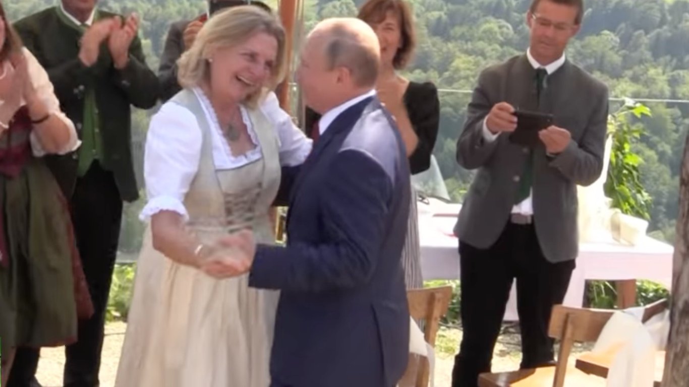 Танцевала с Путиным Карин Кнайсль поддержала политику РФ