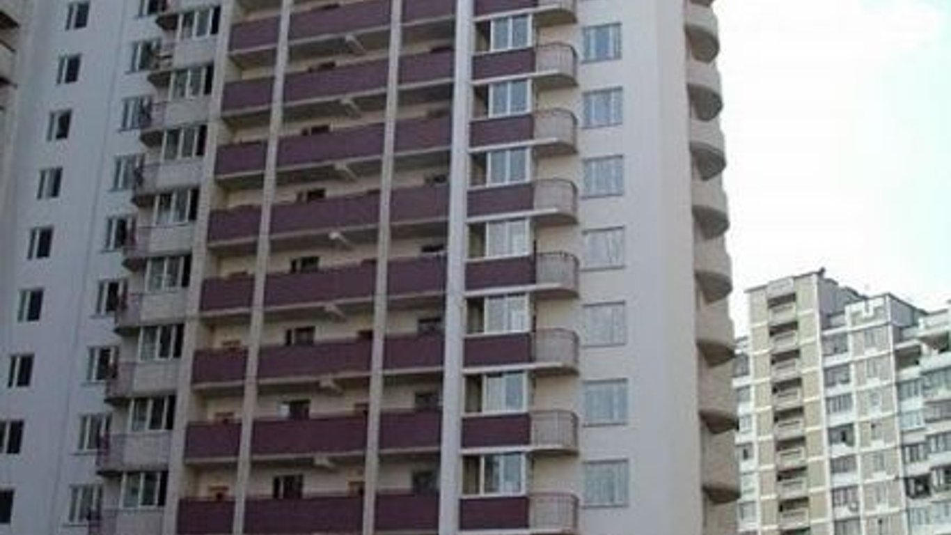 Трагедія Київ: пенсіонер впав з балкона і розбився