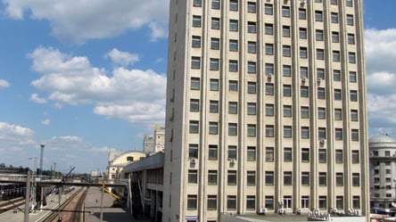 В Харькове выставят на продажу 16-этажную гостиницу на железнодорожном вокзале. Фото - 285x160