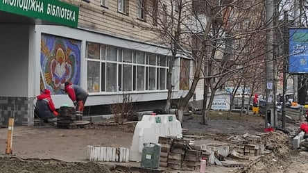 Через ремонт однієї з центральних вулиць у Києві люди не можуть потрапити до бібліотеки. Фото - 285x160