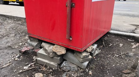 Укріплений лише старою бруківкою: в Одесі люди скаржаться на небезпечний термінал - 285x160