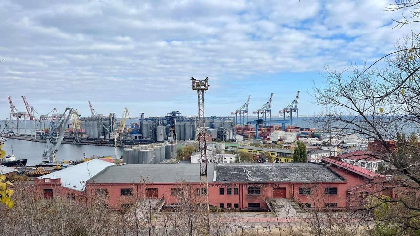 ФГИУ снова сдает в аренду склады-памятник архитектуры в Одесском порту