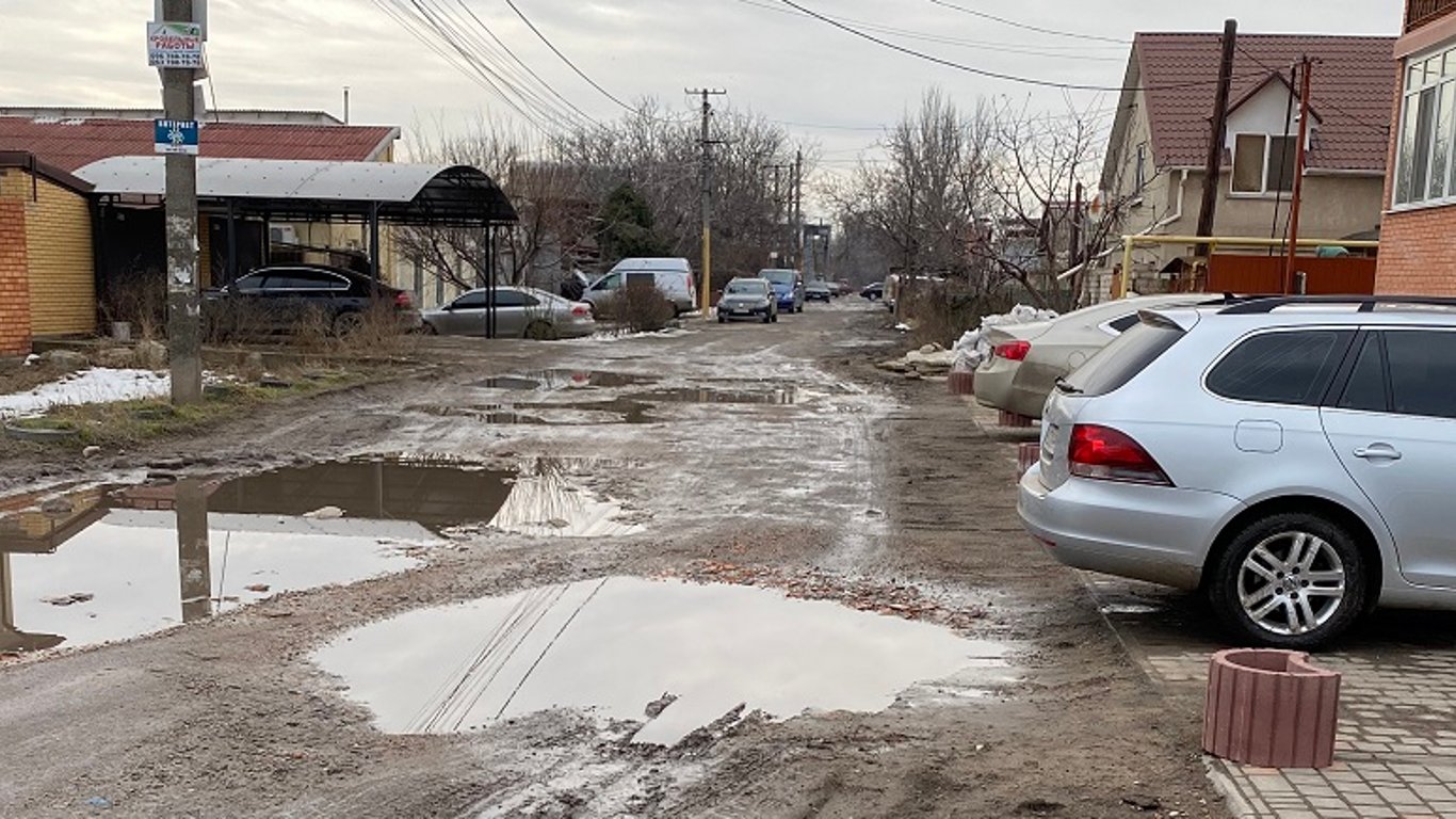 Одесситы жалуются на состояние дороги на улице Вронского
