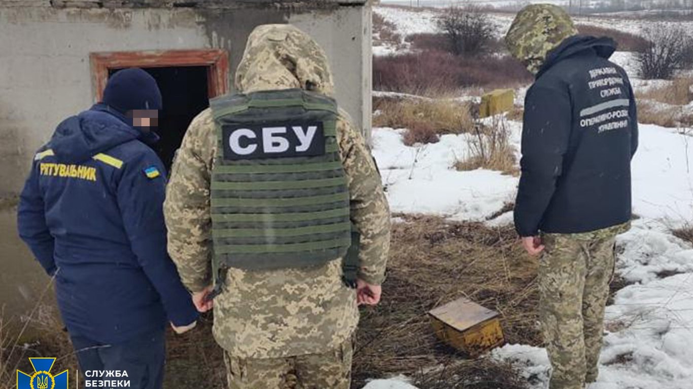 На Донбассе обнаружили схрон оружия оккупантов, которым устраивали взрывы. Фото