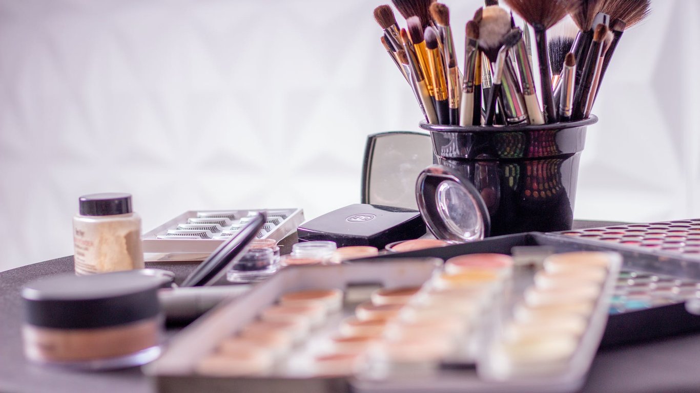 6 популярных тенденций макияжа, о которых надо забыть