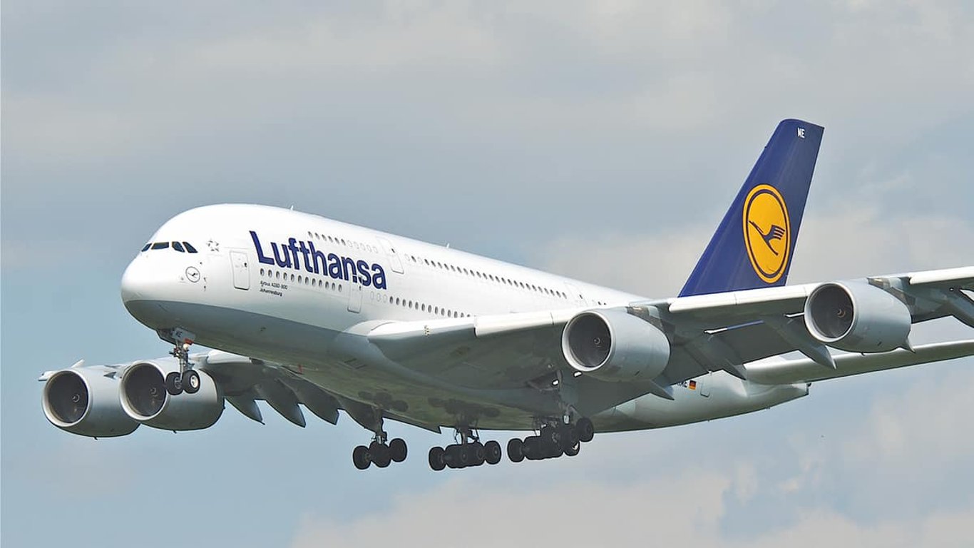 Немецкая авиакомпания Lufthansa рассматривает прекращение полетов в Украину