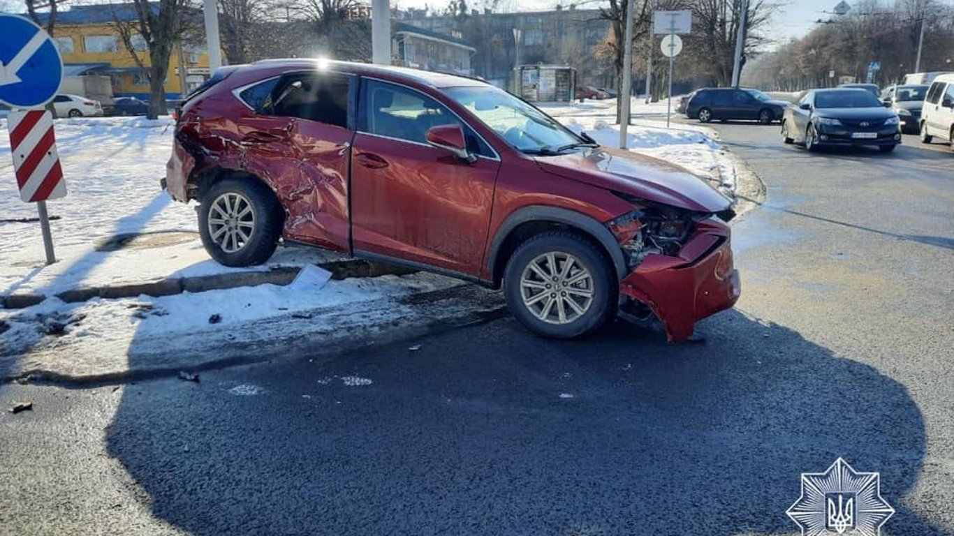 Сразу три автомобиля попали в ДТП в Харькове – фото