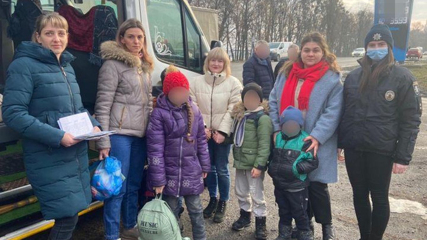 На Харківщині затримали чоловіка, який забрав у матері дітей і намагався вивезти їх до РФ