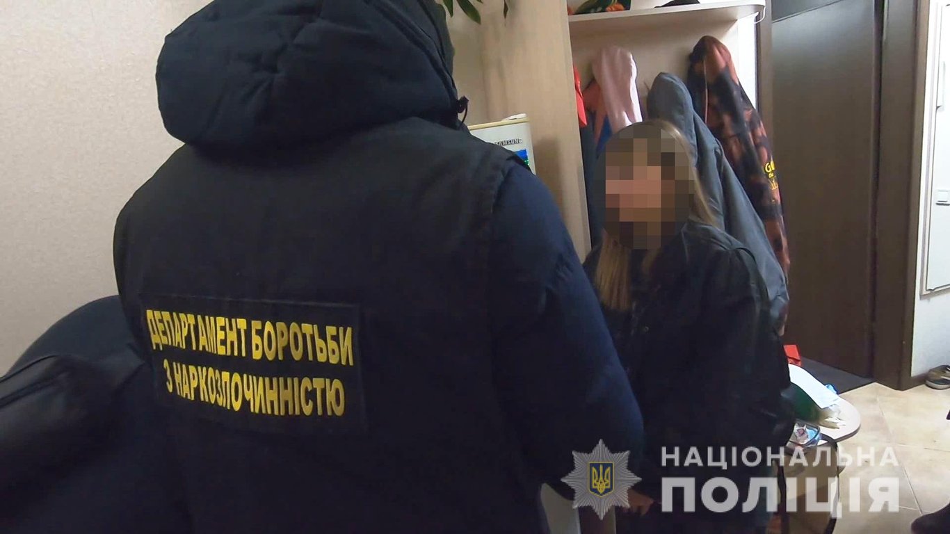 В Одессе задержали 20-летнюю девушку, которая продавала наркотики