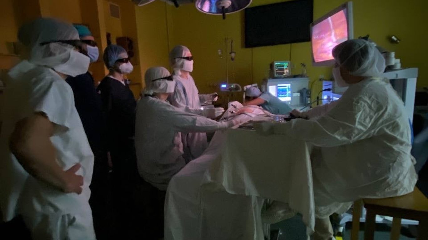 Операції у Львові - урологи врятували 15-річного хлопця з судинною вадою нирки