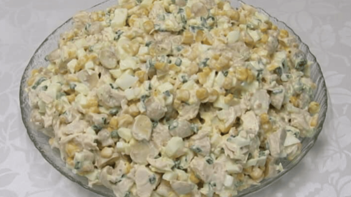 салат Курочка Ряба з м’ясом і грибами