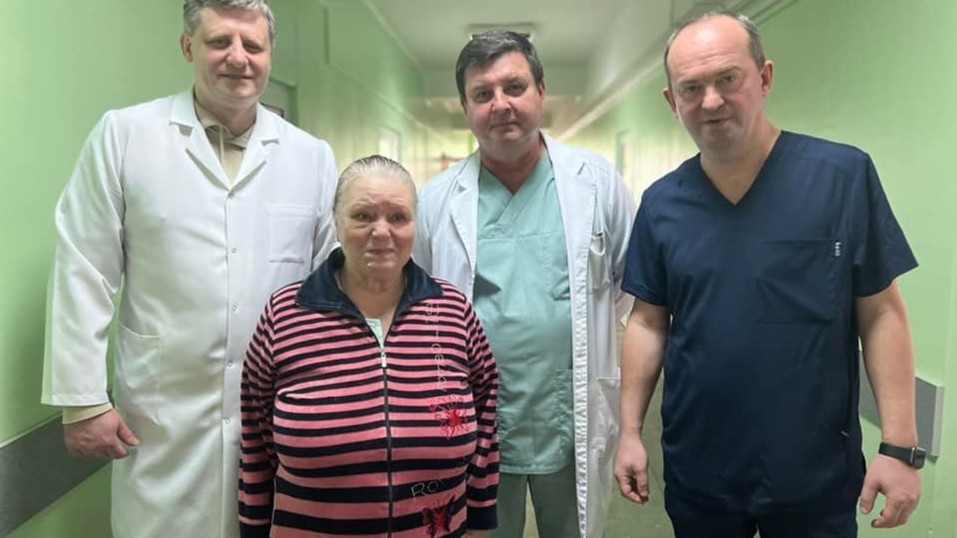 На Львівщині жінка три місяці ходила зі зламаним хребтом - лікарі провели складну операцію